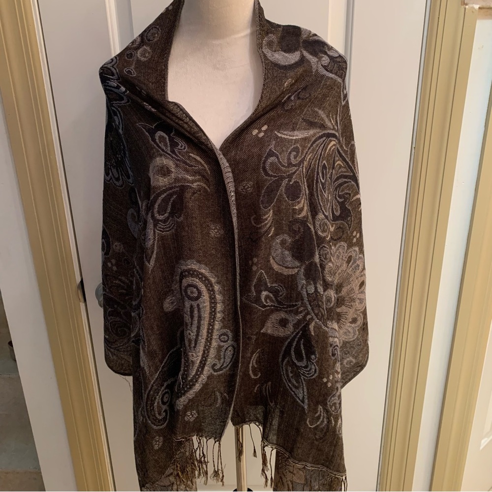 Scarf/Wrap/Shawl.‎ Paisley pattern. Reversible. Cotton/Rayon blend. 68X26.